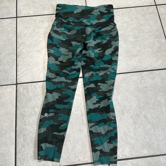 Lululemon Base Pace High-Rise Tight 25" Heritage 365 Camo‎ Tidewater Teal Multi - Picture 8 of 15